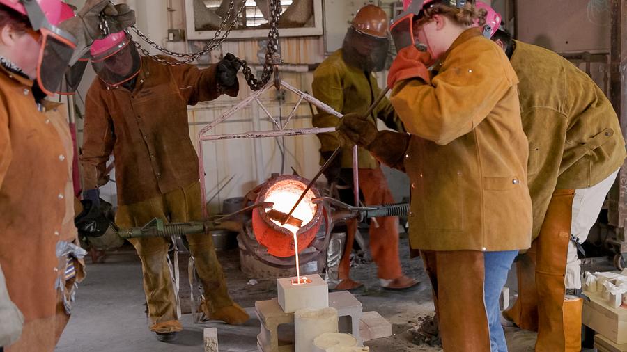 Metal pour
