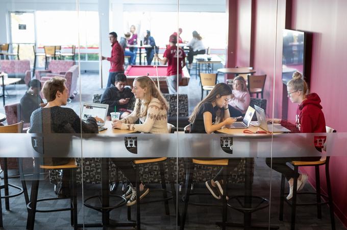 Dining hall options at Hamline