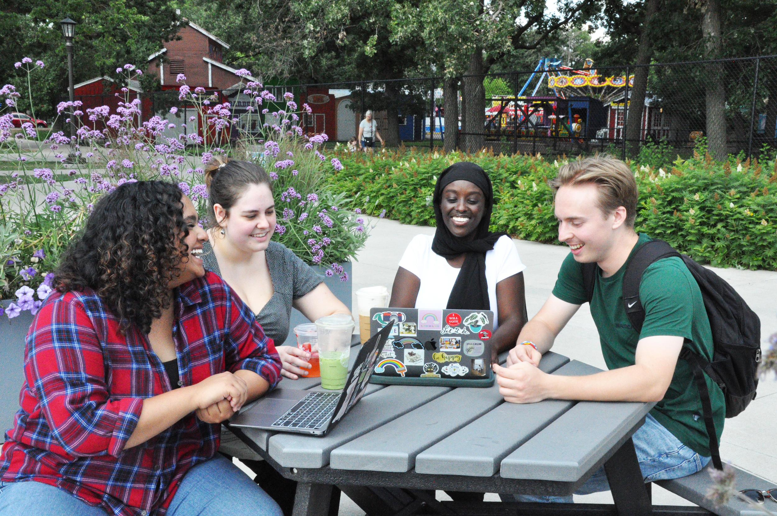 hamline students in Como Park in Hamline-Midway neighborhood