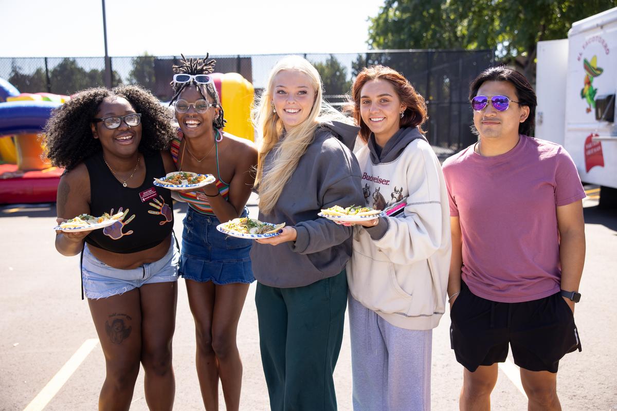Students outside with food during Fall Welcome Week