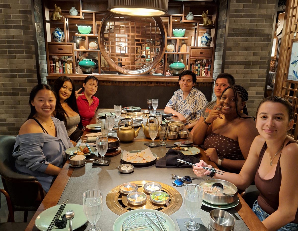 Group of TRiO students dining at restaurant
