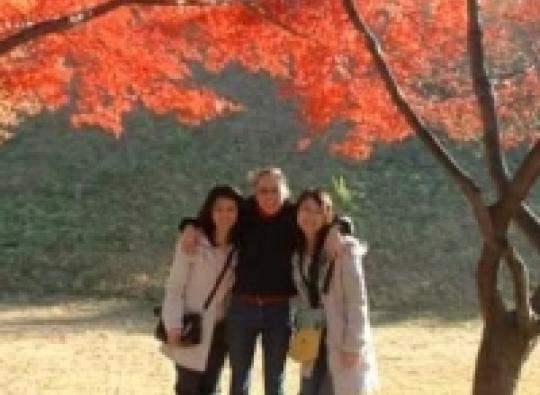 Hamline TEFL student Kristal O'Sullivan and two other girls under a tree