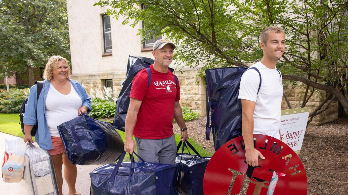 Student and their parents on move-in day