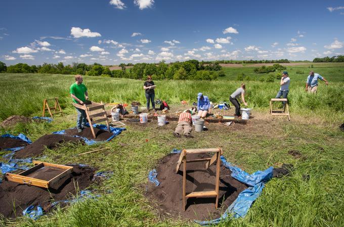 Hamline students during an outdoor dig hands-on research project