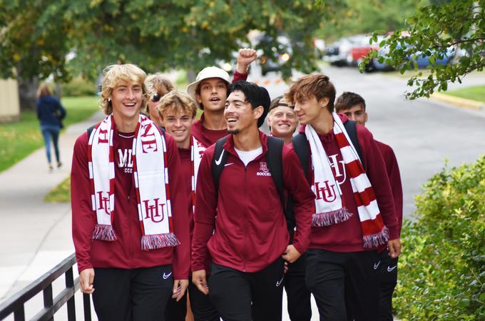 Students dressed in Hamline Piper colors