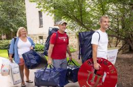 Student and their parents on move-in day