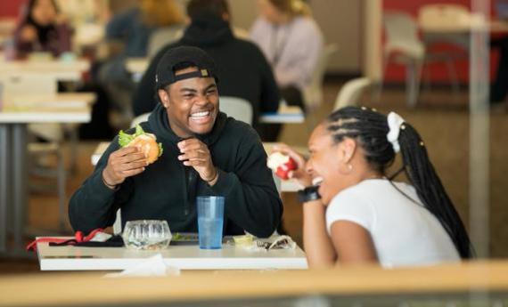 Hamline Undergraduate Sudents Eating on Campus
