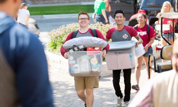 Students moving to Hamline University