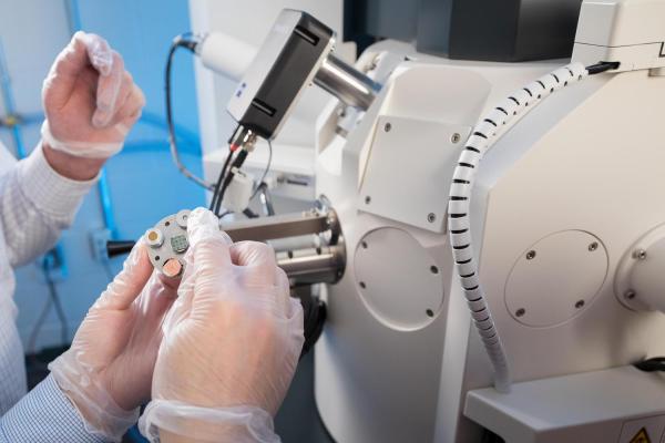 Electron microscope