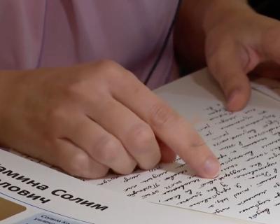 Reading a letter in Russian