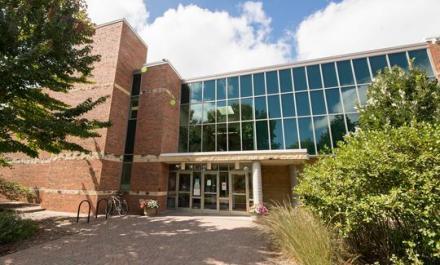 The outside of Hamline's Robbins Science Center 