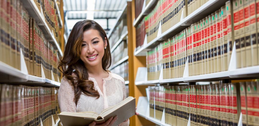 Hamline student in Paralegal program in law library