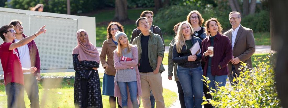 A group of prospective Hamline students and their parents on a campus tour