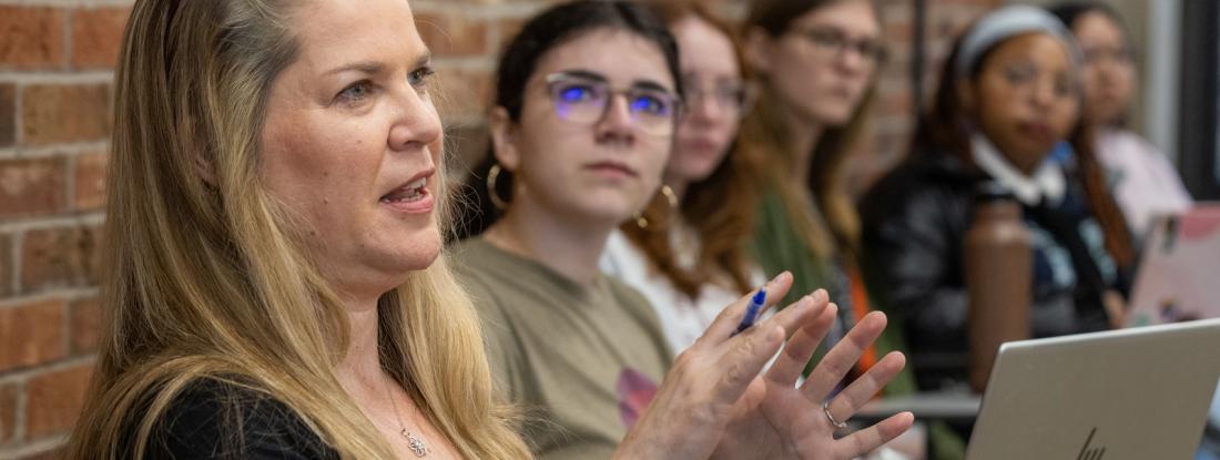 Professor Alina Oxendine leading a Political Science class at Hamline