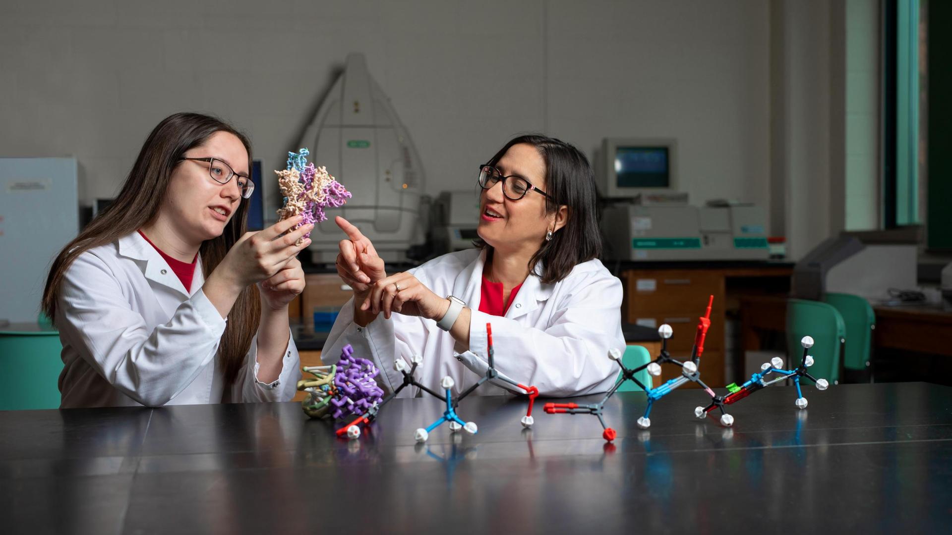 Betsy Marinez-Vaz, Biology faculty, with student